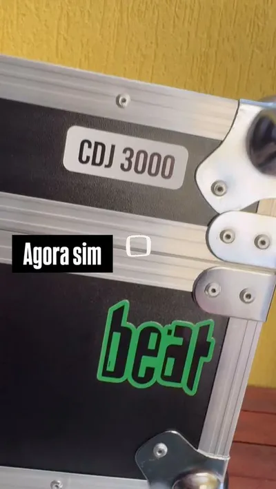 Story do Instagram: CDJ-3000, Saindo do case da Beat